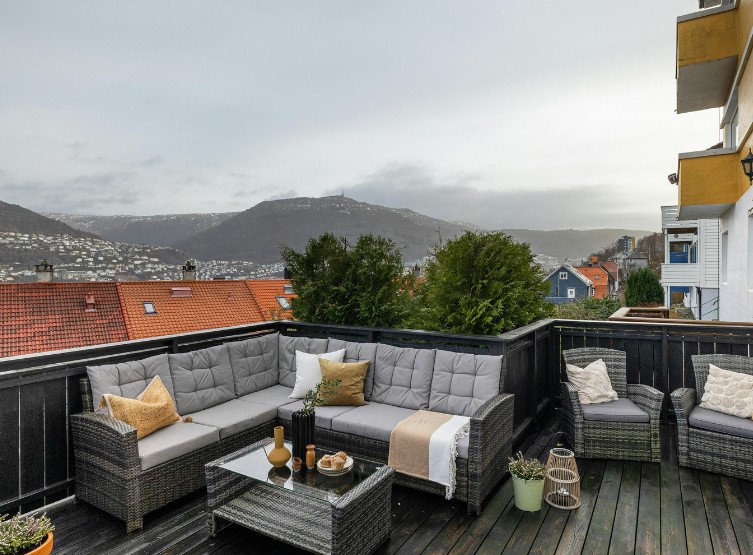 Terraza de madera impermeabilizada con vistas Bilbao